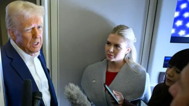 Trump, 25 Ocak'ta Air Force One uçağında gazetecilere açıklamalarda bulundu