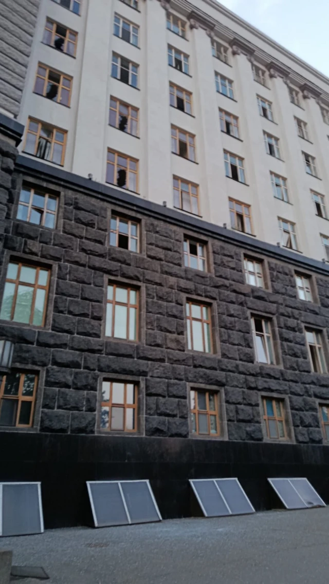 Пострадавшее здание Кабмина Украины