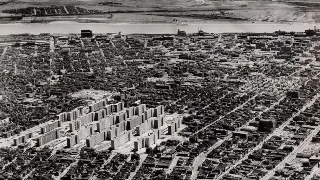 St Louis'deki Pruitt-Igoe konut kompleksi