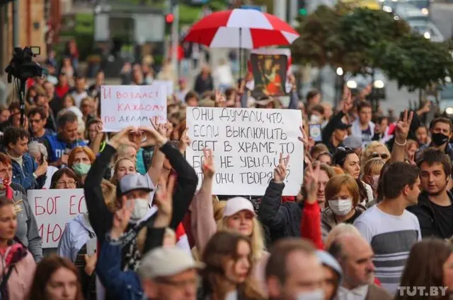 У Мінську затримали журналістів. В місті тривають протести