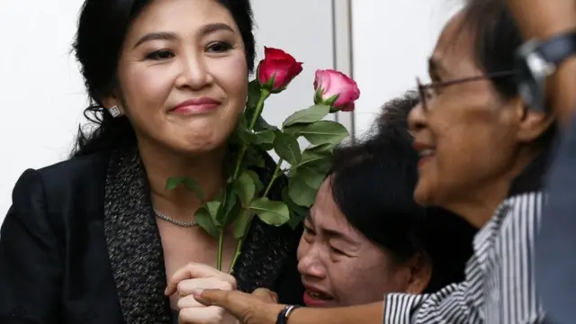 น.ส. ยิ่งลักษณ์