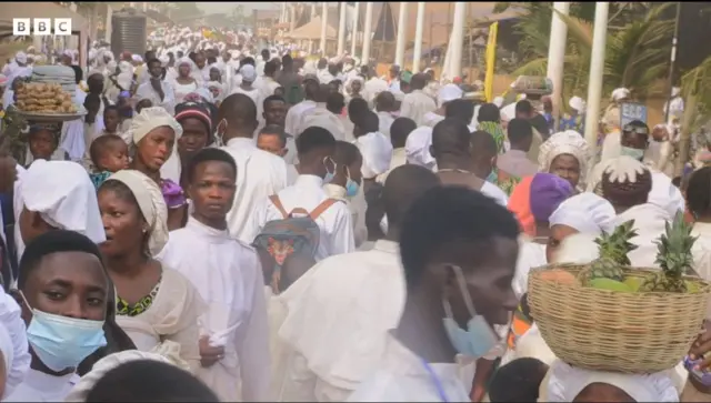 Aworan awọn ọmọ ijọ Celestial kan nibi eto naa.