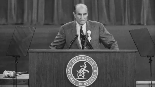 Черно-белая фотография Строма Термонда в 1968 году на съезде Республиканской партии США.