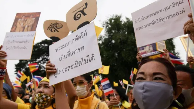 มวลชน "เสื้อเหลือง"