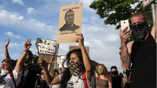 Un grupo de manifestantes por el caso George Floyd