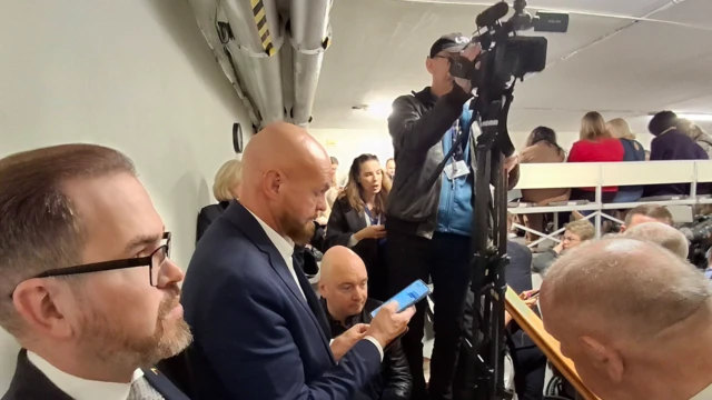 Иза-за объявленой тревоги депутаты литовского парламента спустились в убежище