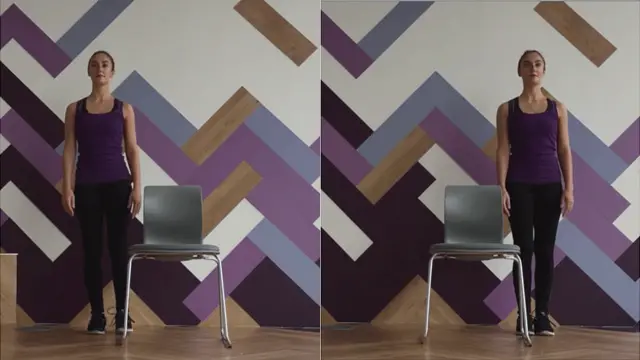 Mujer mostrando cómo hacer ciertos ejercicios