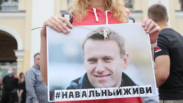 Акция солидарности с Алексеем Навальным в Петербурге