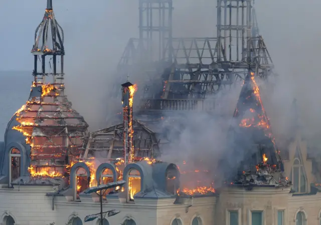 Горящее здание