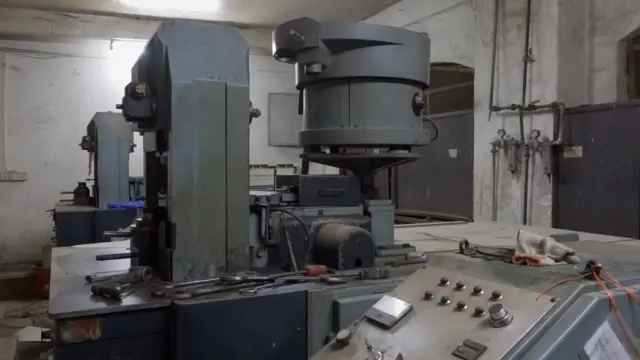 सिक्का बनाउने मेसिन