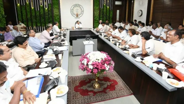 ఉద్యోగ సంఘాల నేతలతో జగన్ సమావేశం