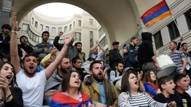 Среди демонстрантов - много молодежи