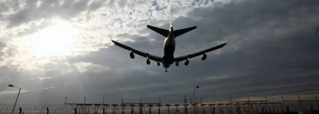 حظر أمريكي بريطاني على حمل أجهزة إلكترونية في الطائرات القادمة من دول في الشرق الأوسط