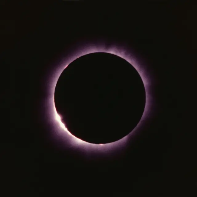 कारवारमधून दिसलेले ग्रहण 