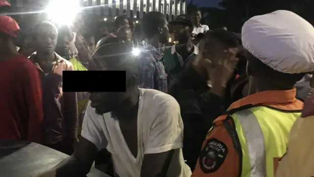 Nwoke e che na ọ tọọrọ nwata