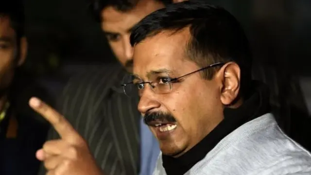 "கெஜ்ரிவால் மீது மிளகாய் பொடி வீச்சு"