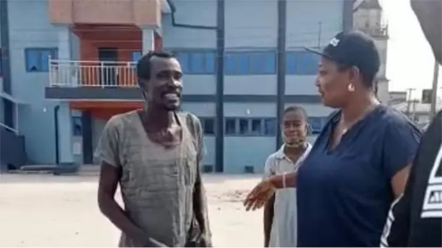 Hillary and Sandra wen dem go carry am