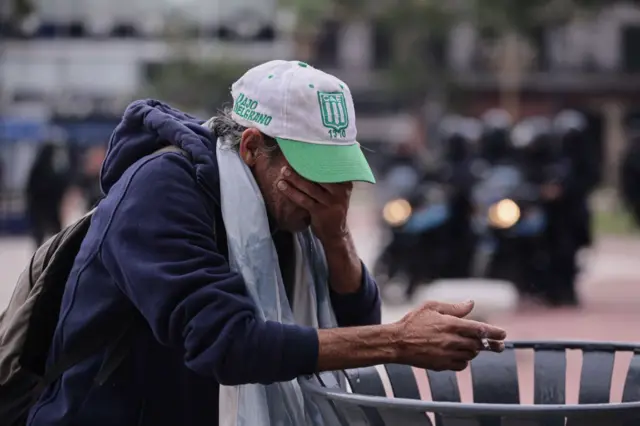 Persona se lamenta ante las manifestaciones 