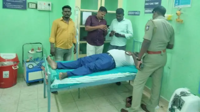 துப்பாக்கிச்சூட்டிற்கு முன் காயமடைந்த காவலர்