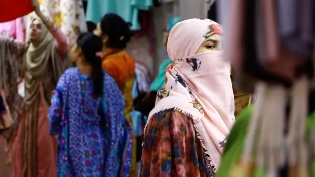 পোশাক দিয়েও নারীর চরিত্র বিচার করেন অনেকেই