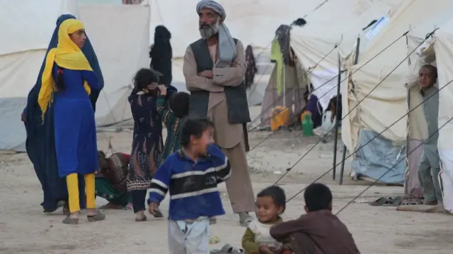 بیجاشدگان قندوزی در اردوگاهی در تخار