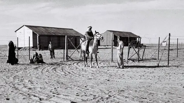 Бедуин беседует с еврейским поселенцем