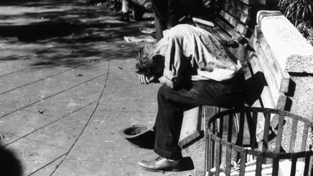 Un mendigo durante la Gran Depresión en EE.UU.