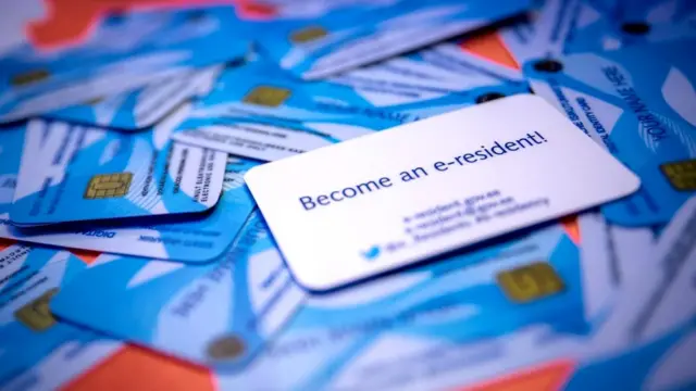 В Эстонии говорят, что первыми предложили иностранцам электронное гражданство своей страны - любой человек в мире может получить цифровое удостоверение личности и доступ к онлайн-услугам