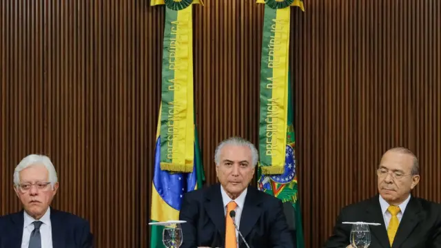 Temer entre Moreira Franco e Eliseu Padilha