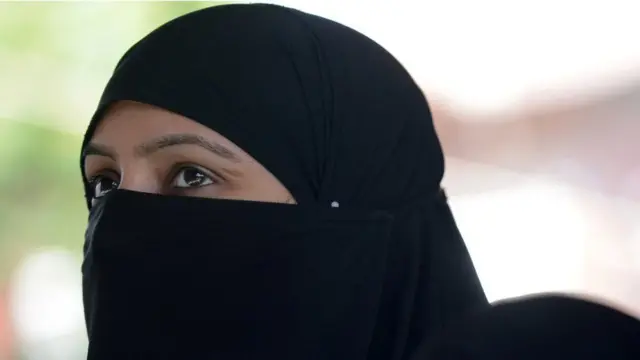 ముస్లిం యువతి, ముస్లిం మహిళ