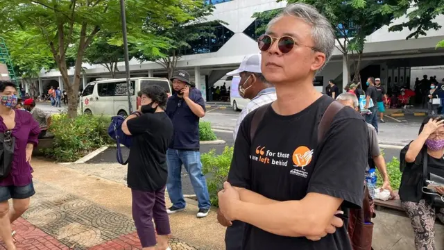 ยุกติเห็นว่าการที่คนรุ่นใหม่เติบโตมากับโซเชียลมีเดีย ทำให้เกิดการรวมตัวแนวนอน และเป็นลักษณะเครือข่ายที่ไม่สามารถควบคุมได้ มีข้อเสียคือยากจะตั้งองค์กร ส่วนข้อดีคือเหมาะแก่การเคลื่อนไหวในเรื่องที่สุ่มเสี่ยง