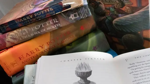 Varios libros de la serie de Harry Potter