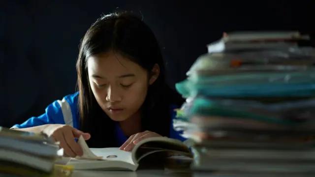 பள்ளியில் படிக்கும் குழந்தை, மாதிரிப் படம்