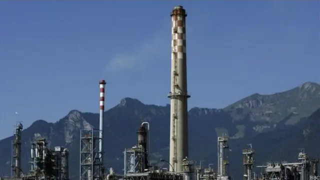 ऑयल रिफाइनरी