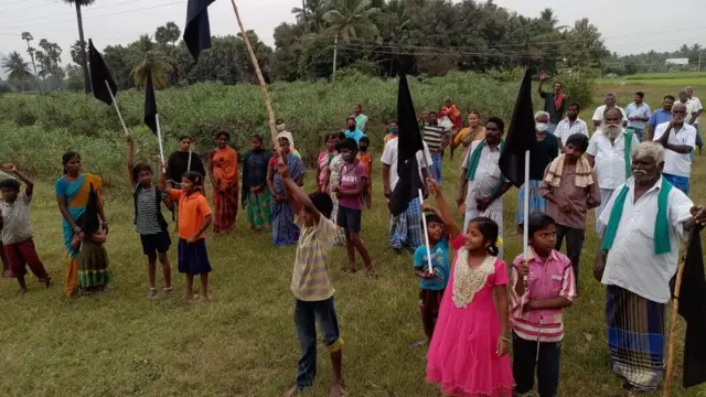 விவசாயிகள் கறுப்புக் கொடி ஆர்ப்பாட்டம்