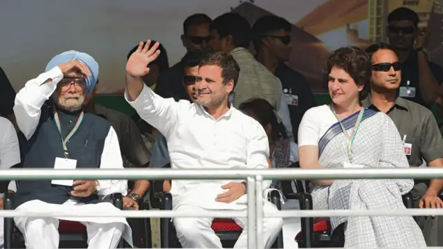 મનમોહન સિંહ, રાહુલ ગાંધી અને પ્રિયંકા ગાંધી