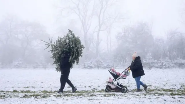 Суук кээ бир британдыктарга алдыдагы майрамдарды эске салды