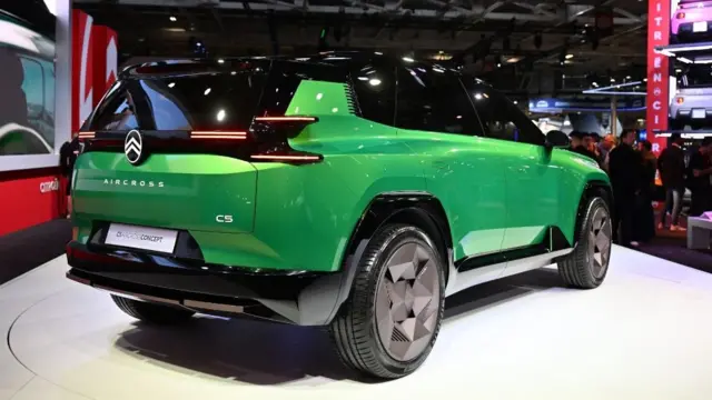 نمای پشت سیتروئن C5 ایرکراس در نمایشگاه خودروی پاریس