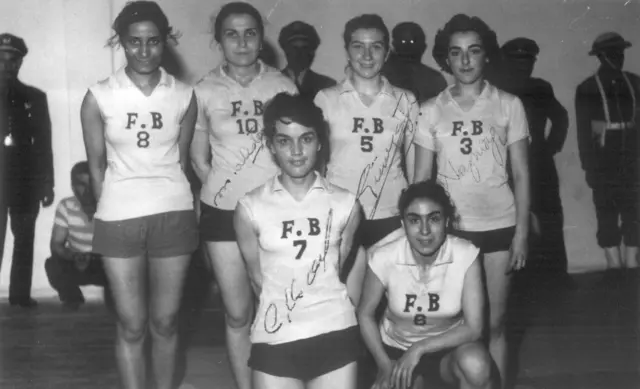 Arka sıra soldan sağa: Ayten Salih (Kaptan), Mahiru Akdağ, Güneş Çapa, Nazmiye Kor;
Ön sıra: Canel Konvur ve Seta Yağcıoğlu.
