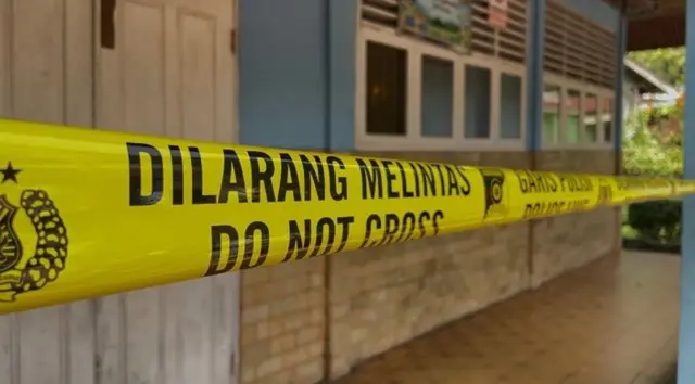 Garis polisi dipasang di depan ruangan tempat Bagindo Evan meninggal dunia.