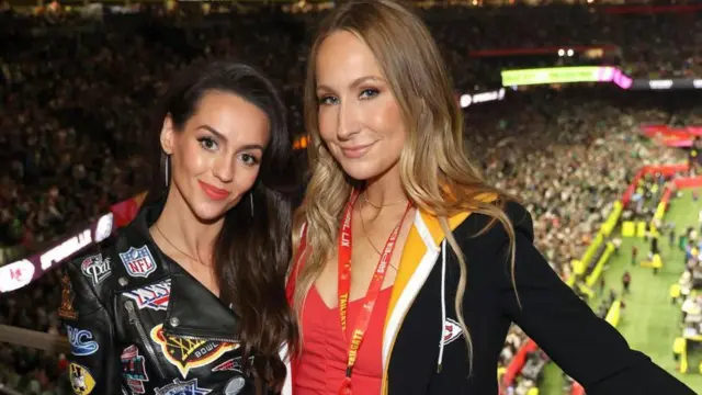 నిక్కీగ్లేసర్‌తో ఎన్ఎఫ్‌ఎల్ మాజీ కోచ్ బిల్ బెలీచిక్ గర్ల్‌ఫ్రెండ్ జోర్డాన్ హడ్స్