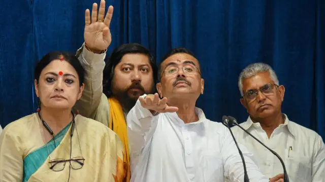 মুখ্যমন্ত্রী শুভেন্দু অধিকারীর সঙ্গে তার মন্ত্রিসভার সদস্যরা