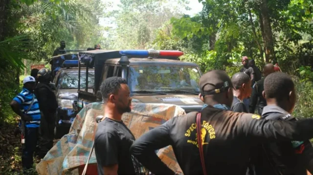 Mgbe ndị ụweojii gara njem nleta n'obodo Eha-Amufu site na mwakpo mere n'ọnwa Nọvemba afọ 2022.