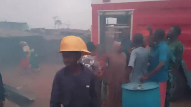 Oṣiṣẹ panpana nibi ọja Owode