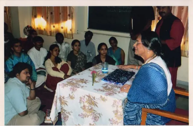 કુમુદીની બહેન લાખિયાનું અવસાન વ્યક્તિ પરિચ, કુમુદીની બહેન કુમી બહેનનું કથકક્ષેત્રે પ્રદાન, બીરજુ મહારાજ, શંભુ મહારાજ, કથક અને ભરતનાટ્યમ્, કદમ્બ સેન્ટર ફોર ડાન્સ એન્ડ મ્યુઝિક, ઇશિરા પરીખ, મૌલિક શાહ, બીબીસી ગુજરાતી, બીબીસી ન્યૂઝ ગુજરાતી 