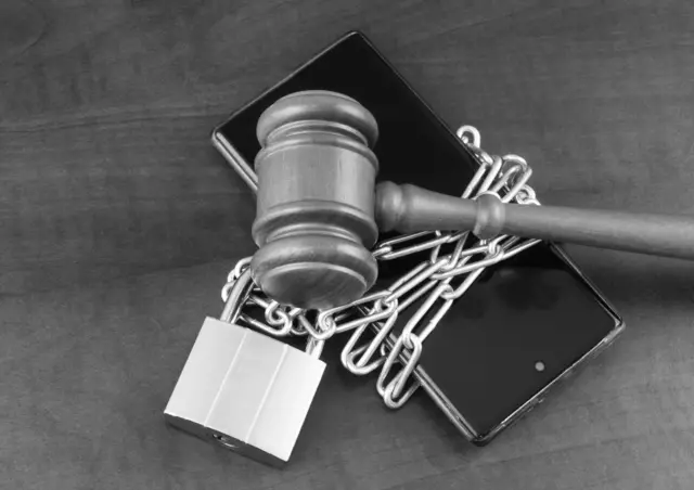 Көз каранды сот