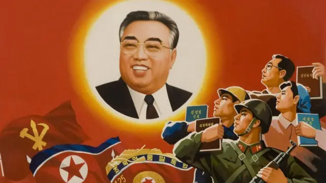 किम जौंग इल के पिता किम अल संग का पोस्टर. किम जौंग इल को ये जिम्मेदारी दी गई कि वो इस बात का प्रचार करें कि उनके पिता एक जीवित भगवान हैं. 