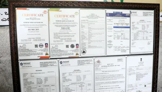 గుర్తింపు పత్రాలివ్వాలని కోరుతున్న హక్కీపిక్కీలు