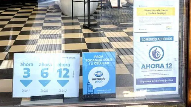 অনেক দোকান কোন সুদ ছাড়াই কিস্তিতে পণ্য বিক্রি করে