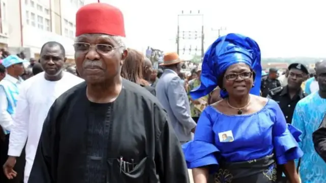 Alex Ekweme tare da mai ɗakinsa